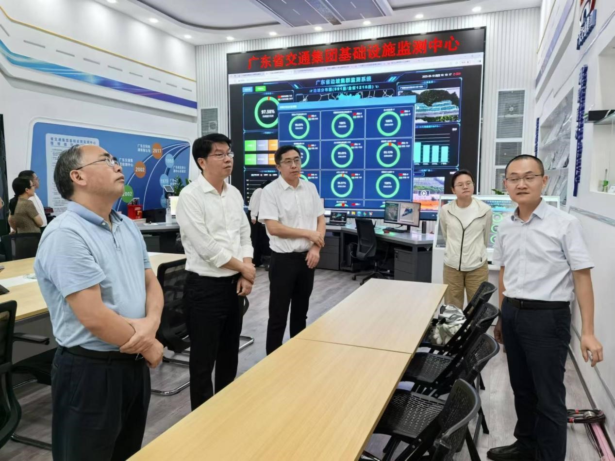 F7F5A0C1706EA03551F55F200E7_00CA5112_398AF